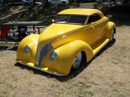 This'37 Ford roadster looks like something the late Boyd Coddington would